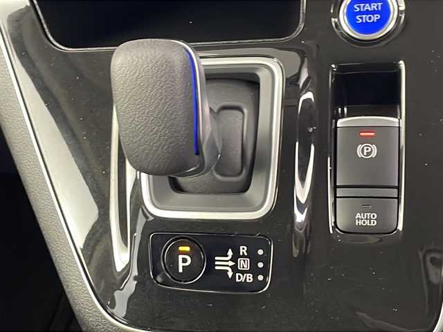 日産 セレナ e－パワー ハイウェイスター V 埼玉県 2022(令4)年 1.6万km ダイヤモンドブラック 純正ナビ10型ナビ（MM521D-L）/（Bluetooth・CD・DVD・AM・FM）　/純正ドライブレコーダー/アラウンドビューカメラ/両側パワースライドドア/デジタルインナーミラー/ビルトインETC/ブラインドスポットモニター/アダプティブクルーズコントロール/コーナーセンサー/レーンキープアシスト/横滑り防止装置/盗難防止装置/プロパイロット/LEDヘッドライト/オートハイビーム/フロントフォグランプ/純正アルミホイール