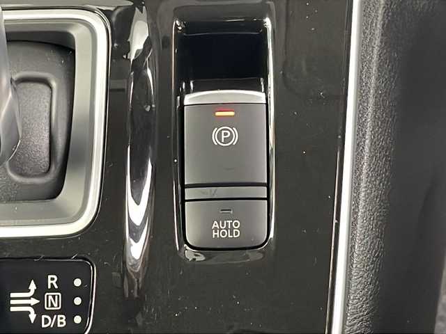 日産 セレナ e－パワー ハイウェイスター V 埼玉県 2022(令4)年 1.6万km ダイヤモンドブラック 純正ナビ10型ナビ（MM521D-L）/（Bluetooth・CD・DVD・AM・FM）　/純正ドライブレコーダー/アラウンドビューカメラ/両側パワースライドドア/デジタルインナーミラー/ビルトインETC/ブラインドスポットモニター/アダプティブクルーズコントロール/コーナーセンサー/レーンキープアシスト/横滑り防止装置/盗難防止装置/プロパイロット/LEDヘッドライト/オートハイビーム/フロントフォグランプ/純正アルミホイール