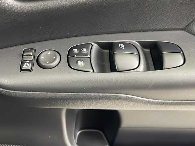日産 セレナ e－パワー ハイウェイスター V 埼玉県 2022(令4)年 1.6万km ダイヤモンドブラック 純正ナビ10型ナビ（MM521D-L）/（Bluetooth・CD・DVD・AM・FM）　/純正ドライブレコーダー/アラウンドビューカメラ/両側パワースライドドア/デジタルインナーミラー/ビルトインETC/ブラインドスポットモニター/アダプティブクルーズコントロール/コーナーセンサー/レーンキープアシスト/横滑り防止装置/盗難防止装置/プロパイロット/LEDヘッドライト/オートハイビーム/フロントフォグランプ/純正アルミホイール
