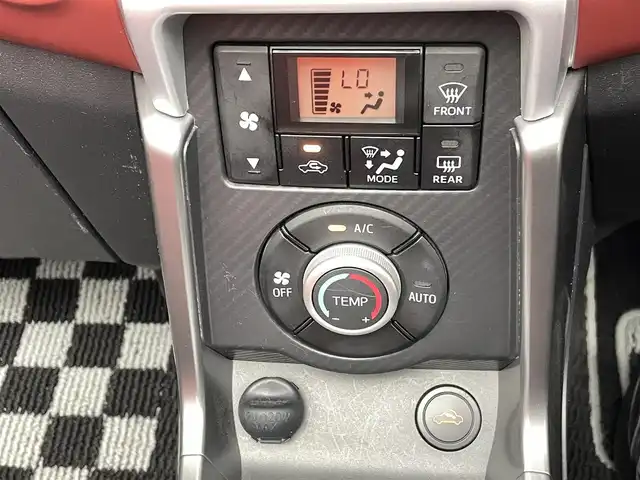 ダイハツ コペン セロ 熊本県 2015(平27)年 4.4万km ブリティッシュグリーンマイカ カロッツェリアオーディオFH-8500DVS（ＣＤ・ＡＵＸ・ｉｐｏｄ・ＢＴ・ＵＳＢ）/アイドリングストップ　/衝突軽減ブレーキ　/横滑り防止　/純正フロアマット　/スマートキー　/プッシュスタート　/スペアキー１本　/取扱説明書