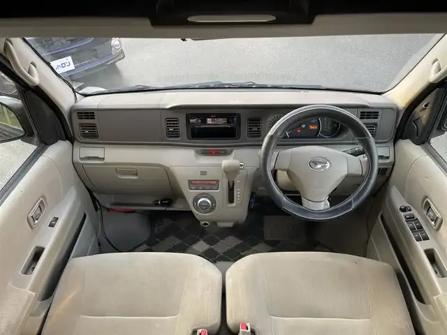 ダイハツ アトレー ワゴン カスタム ターボ RS 大阪府 2015(平27)年 6.1万km ブラックマイカメタリック (株)IDOMが運営する【じしゃロン東大阪店】の自社ローン対象車両になります。こちらは現金ご利用時の価格です。/自社ローンご希望の方は別途その旨お申付け下さい。/ワンオーナー/KENWOODミュージックデバイス（U585SD）/（USB/AUX）/ETC/ドライブレコーダー/リモコンキー/純正フロアマット/純正13インチアルミホイール/ドアバイザー/両側スライドドア/HIDヘッドライト/スペアリモコン＆キー/取説＆保証書