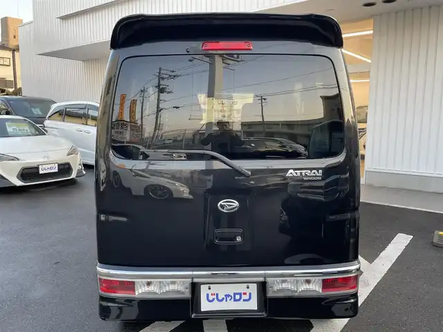 ダイハツ アトレー ワゴン カスタム ターボ RS 大阪府 2015(平27)年 6.1万km ブラックマイカメタリック (株)IDOMが運営する【じしゃロン東大阪店】の自社ローン対象車両になります。こちらは現金ご利用時の価格です。/自社ローンご希望の方は別途その旨お申付け下さい。/ワンオーナー/KENWOODミュージックデバイス（U585SD）/（USB/AUX）/ETC/ドライブレコーダー/リモコンキー/純正フロアマット/純正13インチアルミホイール/ドアバイザー/両側スライドドア/HIDヘッドライト/スペアリモコン＆キー/取説＆保証書