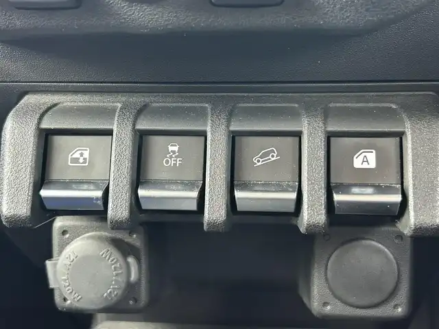 スズキ ジムニー XC 愛知県 2019(平31)年 9.7万km シフォンアイボリーメタリックブラック2トーンルーフ ワンオーナー/社外メモリナビ(FM/AM/BT/CD/DVD/フルセグ)/デュアルセンサーブレーキサポート/5MT/4WD/ターボ/ドライブレコーダー/シートヒーター/LEDヘッドライト/フォグランプ/純正AW16インチ/電動格納ミラー/クルーズコントロール/ETC/純正フロアマット/プッシュスタート/スマートキー・スペアキー１本/ステアリングリモコン/ABS/取扱説明書・保証書