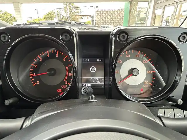 スズキ ジムニー XC 愛知県 2019(平31)年 9.7万km シフォンアイボリーメタリックブラック2トーンルーフ ワンオーナー/社外メモリナビ(FM/AM/BT/CD/DVD/フルセグ)/デュアルセンサーブレーキサポート/5MT/4WD/ターボ/ドライブレコーダー/シートヒーター/LEDヘッドライト/フォグランプ/純正AW16インチ/電動格納ミラー/クルーズコントロール/ETC/純正フロアマット/プッシュスタート/スマートキー・スペアキー１本/ステアリングリモコン/ABS/取扱説明書・保証書