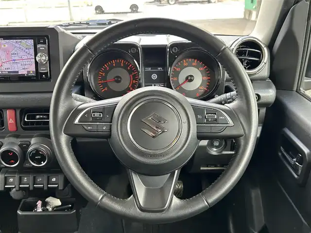 スズキ ジムニー XC 愛知県 2019(平31)年 9.7万km シフォンアイボリーメタリックブラック2トーンルーフ ワンオーナー/社外メモリナビ(FM/AM/BT/CD/DVD/フルセグ)/デュアルセンサーブレーキサポート/5MT/4WD/ターボ/ドライブレコーダー/シートヒーター/LEDヘッドライト/フォグランプ/純正AW16インチ/電動格納ミラー/クルーズコントロール/ETC/純正フロアマット/プッシュスタート/スマートキー・スペアキー１本/ステアリングリモコン/ABS/取扱説明書・保証書