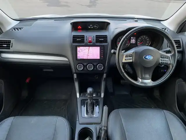 スバル フォレスター 2．0i－L アイサイト 福井県 2013(平25)年 8.6万km サテンホワイトパール (株)IDOMが運営する【じしゃロン福井店】の自社ローン対象車両になります。こちらは現金またはオートローンご利用時の価格です。自社ローンご希望の方は別途その旨お申付け下さい/アイサイト/純正ナビ（CD・DVD・BT接続可）/フルセグテレビ/バックカメラ/ETC/パワーシート（D席・N席）/シートヒーター（D席・N席）/パワーバックドア