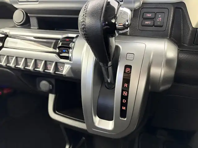 スズキ クロスビー HYBRID MZ 愛知県 2018(平30)年 5.9万km ピュアホワイトP 社外ナビ　AVICーRL901/（CD・DVD・Bluetooth・フルセグTV）/車内ルーフラック/ETC/クルーズコントロール/前席シートヒーター/クリアランスソナー/パドルシフト/ダウンヒルアシスト/ステアリングリモコン/レーンキープアシスト/衝突軽減ブレーキ/コーナーセンサー/横滑り防止装置/盗難防止装置/LEDオートライト/純正フロアマット/社外アルミホイール（JOKER）/スマートキー/アイドリングストップ/走行モード切替/シートバックテーブル/ドアバイザー/スタッドレスタイヤ付きAW4本