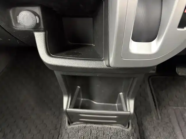 スズキ クロスビー HYBRID MZ 愛知県 2018(平30)年 5.9万km ピュアホワイトP 社外ナビ　AVICーRL901/（CD・DVD・Bluetooth・フルセグTV）/車内ルーフラック/ETC/クルーズコントロール/前席シートヒーター/クリアランスソナー/パドルシフト/ダウンヒルアシスト/ステアリングリモコン/レーンキープアシスト/衝突軽減ブレーキ/コーナーセンサー/横滑り防止装置/盗難防止装置/LEDオートライト/純正フロアマット/社外アルミホイール（JOKER）/スマートキー/アイドリングストップ/走行モード切替/シートバックテーブル/ドアバイザー/スタッドレスタイヤ付きAW4本