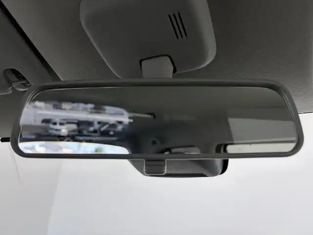 スズキ クロスビー HYBRID MZ 愛知県 2018(平30)年 5.9万km ピュアホワイトP 社外ナビ　AVICーRL901/（CD・DVD・Bluetooth・フルセグTV）/車内ルーフラック/ETC/クルーズコントロール/前席シートヒーター/クリアランスソナー/パドルシフト/ダウンヒルアシスト/ステアリングリモコン/レーンキープアシスト/衝突軽減ブレーキ/コーナーセンサー/横滑り防止装置/盗難防止装置/LEDオートライト/純正フロアマット/社外アルミホイール（JOKER）/スマートキー/アイドリングストップ/走行モード切替/シートバックテーブル/ドアバイザー/スタッドレスタイヤ付きAW4本