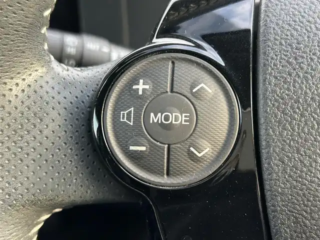 トヨタ アクア G G’s 愛媛県 2015(平27)年 8.1万km ライムホワイトパールクリスタルシャイン 純正ナビ/フルセグTV/バックカメラ/クルーズコントロール/ETC/スマートキー/スペアキー/プッシュスタート/純正AW/純正フロアマット/ハーフレザーシート/シートヒーター/ステアリングスイッチ/電格ミラー