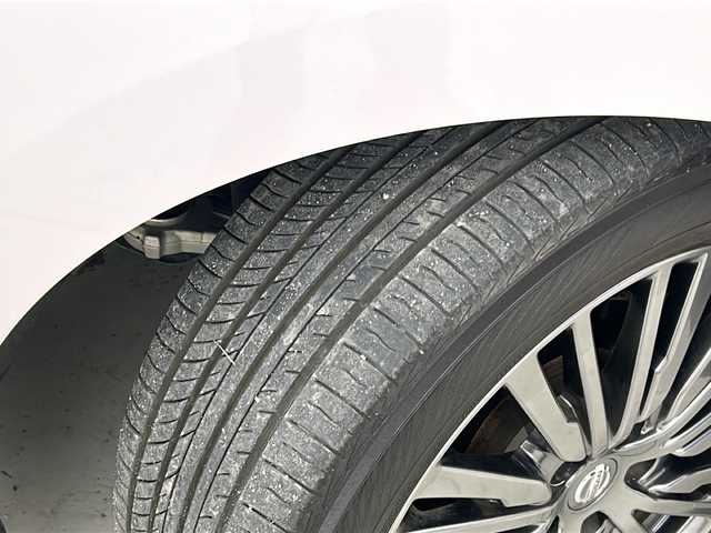 日産 エルグランド 250ハイウェイスターS 宮城県 2021(令3)年 5.4万km ピュアホワイトパール 禁煙車/インテリジェントクルーズコントロール/エマージェンシーブレーキ/車線逸脱警報/車線逸脱防止支援システム/後側方車両検知警報/後側方衝突防止支援システム/ソナー/速度標識表示/道路標識表示/社外10.1インチナビ/（BT.CD.AM.FM.SD.AUX.Applecarplay）/フルセグテレビ/バックカメラ/ビルトインETC/前後ドライブレコーダー/両側パワースライドドア/革巻きステアリング/ステアリングスイッチ/プッシュスタート/スマートキー/ハーフレザーシート/3列シート/オットマン/ロールサンシェード/純正フロアマット/LEDヘッドライト/フォグランプ/純正18インチアルミホイール/ドアバイザー/横滑り防止機能