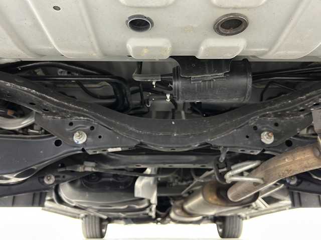 日産 エルグランド 250ハイウェイスターS 宮城県 2021(令3)年 5.4万km ピュアホワイトパール 禁煙車/インテリジェントクルーズコントロール/エマージェンシーブレーキ/車線逸脱警報/車線逸脱防止支援システム/後側方車両検知警報/後側方衝突防止支援システム/ソナー/速度標識表示/道路標識表示/社外10.1インチナビ/（BT.CD.AM.FM.SD.AUX.Applecarplay）/フルセグテレビ/バックカメラ/ビルトインETC/前後ドライブレコーダー/両側パワースライドドア/革巻きステアリング/ステアリングスイッチ/プッシュスタート/スマートキー/ハーフレザーシート/3列シート/オットマン/ロールサンシェード/純正フロアマット/LEDヘッドライト/フォグランプ/純正18インチアルミホイール/ドアバイザー/横滑り防止機能