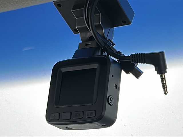 日産 エルグランド 250ハイウェイスターS 宮城県 2021(令3)年 5.4万km ピュアホワイトパール 禁煙車/インテリジェントクルーズコントロール/エマージェンシーブレーキ/車線逸脱警報/車線逸脱防止支援システム/後側方車両検知警報/後側方衝突防止支援システム/ソナー/速度標識表示/道路標識表示/社外10.1インチナビ/（BT.CD.AM.FM.SD.AUX.Applecarplay）/フルセグテレビ/バックカメラ/ビルトインETC/前後ドライブレコーダー/両側パワースライドドア/革巻きステアリング/ステアリングスイッチ/プッシュスタート/スマートキー/ハーフレザーシート/3列シート/オットマン/ロールサンシェード/純正フロアマット/LEDヘッドライト/フォグランプ/純正18インチアルミホイール/ドアバイザー/横滑り防止機能