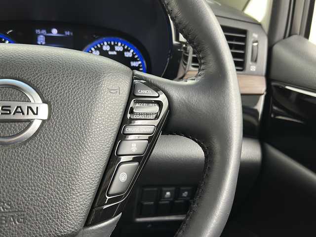 日産 エルグランド 250ハイウェイスターS 宮城県 2021(令3)年 5.4万km ピュアホワイトパール 禁煙車/インテリジェントクルーズコントロール/エマージェンシーブレーキ/車線逸脱警報/車線逸脱防止支援システム/後側方車両検知警報/後側方衝突防止支援システム/ソナー/速度標識表示/道路標識表示/社外10.1インチナビ/（BT.CD.AM.FM.SD.AUX.Applecarplay）/フルセグテレビ/バックカメラ/ビルトインETC/前後ドライブレコーダー/両側パワースライドドア/革巻きステアリング/ステアリングスイッチ/プッシュスタート/スマートキー/ハーフレザーシート/3列シート/オットマン/ロールサンシェード/純正フロアマット/LEDヘッドライト/フォグランプ/純正18インチアルミホイール/ドアバイザー/横滑り防止機能