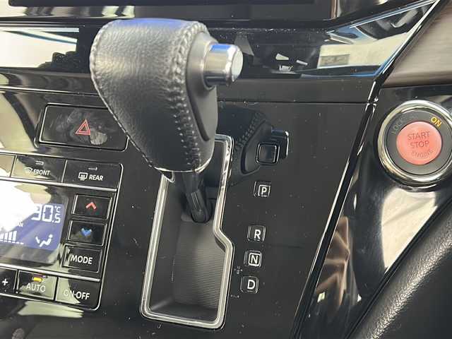 日産 エルグランド 250ハイウェイスターS 宮城県 2021(令3)年 5.4万km ピュアホワイトパール 禁煙車/インテリジェントクルーズコントロール/エマージェンシーブレーキ/車線逸脱警報/車線逸脱防止支援システム/後側方車両検知警報/後側方衝突防止支援システム/ソナー/速度標識表示/道路標識表示/社外10.1インチナビ/（BT.CD.AM.FM.SD.AUX.Applecarplay）/フルセグテレビ/バックカメラ/ビルトインETC/前後ドライブレコーダー/両側パワースライドドア/革巻きステアリング/ステアリングスイッチ/プッシュスタート/スマートキー/ハーフレザーシート/3列シート/オットマン/ロールサンシェード/純正フロアマット/LEDヘッドライト/フォグランプ/純正18インチアルミホイール/ドアバイザー/横滑り防止機能