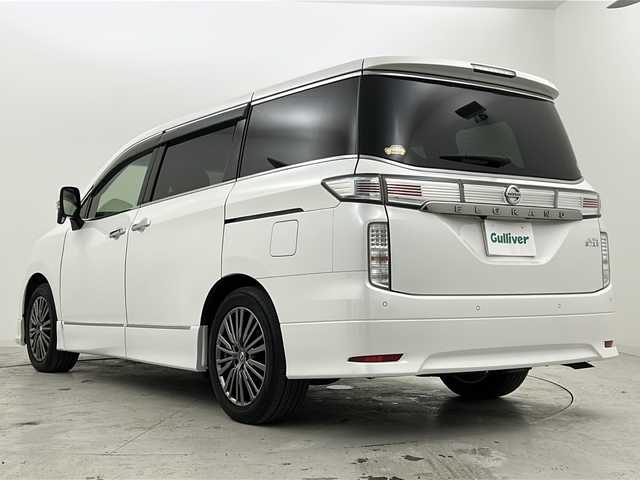 日産 エルグランド 250ハイウェイスターS 宮城県 2021(令3)年 5.4万km ピュアホワイトパール 禁煙車/インテリジェントクルーズコントロール/エマージェンシーブレーキ/車線逸脱警報/車線逸脱防止支援システム/後側方車両検知警報/後側方衝突防止支援システム/ソナー/速度標識表示/道路標識表示/社外10.1インチナビ/（BT.CD.AM.FM.SD.AUX.Applecarplay）/フルセグテレビ/バックカメラ/ビルトインETC/前後ドライブレコーダー/両側パワースライドドア/革巻きステアリング/ステアリングスイッチ/プッシュスタート/スマートキー/ハーフレザーシート/3列シート/オットマン/ロールサンシェード/純正フロアマット/LEDヘッドライト/フォグランプ/純正18インチアルミホイール/ドアバイザー/横滑り防止機能