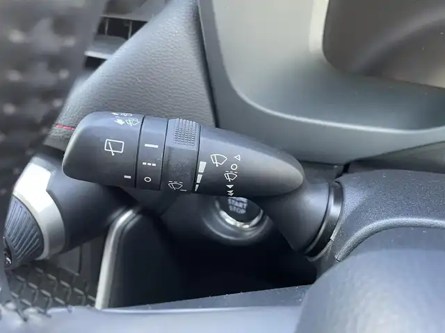 トヨタ ＲＡＶ４ アドベンチャー オフロードPKGⅡ 大阪府 2022(令4)年 1.8万km アティチュードブラックマイカ ワンオーナー/純正10.5インチディスプレイオーディオナビ /   フルセグTV/Bluetooth/USB /バックモニター/衝突軽減ブレーキ/コーナーセンサー/ブラインドスポットモニター/エアシートヒーター /クルーズコントロール /レーンキープアシスト/前席パワーシート（運転席のみメモリー付き） /ステアリングヒーター/オートマチックハイビーム/ダウンヒルアシストコントロール/純正18インチアルミホイール /ルーフレール /純正フロアマット　/スマートキー /ETC2.0/LED/取扱説明書