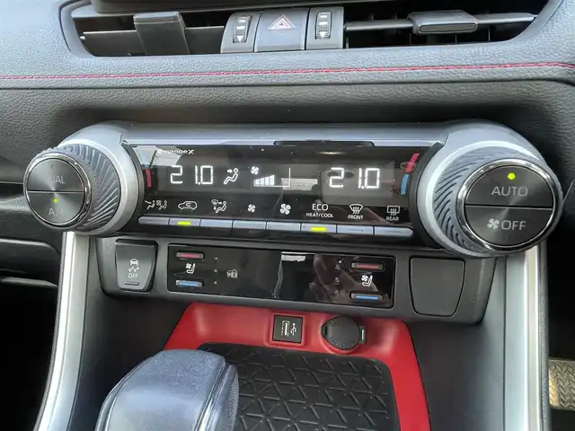 トヨタ ＲＡＶ４ アドベンチャー オフロードPKGⅡ 大阪府 2022(令4)年 1.8万km アティチュードブラックマイカ ワンオーナー/純正10.5インチディスプレイオーディオナビ /   フルセグTV/Bluetooth/USB /バックモニター/衝突軽減ブレーキ/コーナーセンサー/ブラインドスポットモニター/エアシートヒーター /クルーズコントロール /レーンキープアシスト/前席パワーシート（運転席のみメモリー付き） /ステアリングヒーター/オートマチックハイビーム/ダウンヒルアシストコントロール/純正18インチアルミホイール /ルーフレール /純正フロアマット　/スマートキー /ETC2.0/LED/取扱説明書