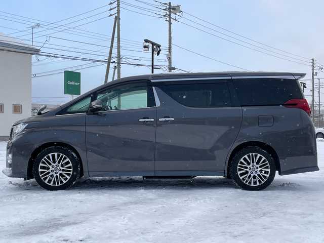 トヨタ アルファード S Cパッケージ 道央・札幌 2015(平27)年 6.9万km グレーメタリック ４WD/JBLプレミアムサウンド/純正メモリーナビ/AM/FM/BT/SD/CD/フルセグ/純正フリップダウンモニター/トヨタセーフティセンス/衝突被害軽減ブレーキ/横滑り防止装置/レーダークルーズコントロール/レーンキープアシスト/パーキングアシスト/クリアランスソナー/バックカメラ/ビルトインETC/ドライブレコーダー/アイドリングストップ/ECOMODE/両側パワースライドドア/パワーバックドア/前席/2列目パワーシート/D席メモリーシート/N席/2列目オットマン/ハーフレザーシート/革巻きウッドコンビステアリング/ステアリングリモコン/ハンドルヒーター/AC100V/電動パーキング/ブレーキホールド/自動防眩ミラー/MTモード付AT/プッシュスタート/スマートキー/LEDヘッドライト/オートライト/フォグランプ/電動格納ミラー/ウィンカーミラー/純正フロアマット/ドアバイザー/スペアキー