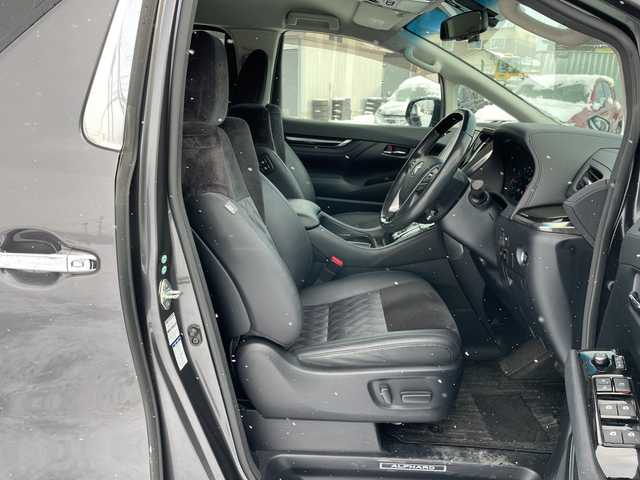 トヨタ アルファード S Cパッケージ 道央・札幌 2015(平27)年 6.9万km グレーメタリック ４WD/JBLプレミアムサウンド/純正メモリーナビ/AM/FM/BT/SD/CD/フルセグ/純正フリップダウンモニター/トヨタセーフティセンス/衝突被害軽減ブレーキ/横滑り防止装置/レーダークルーズコントロール/レーンキープアシスト/パーキングアシスト/クリアランスソナー/バックカメラ/ビルトインETC/ドライブレコーダー/アイドリングストップ/ECOMODE/両側パワースライドドア/パワーバックドア/前席/2列目パワーシート/D席メモリーシート/N席/2列目オットマン/ハーフレザーシート/革巻きウッドコンビステアリング/ステアリングリモコン/ハンドルヒーター/AC100V/電動パーキング/ブレーキホールド/自動防眩ミラー/MTモード付AT/プッシュスタート/スマートキー/LEDヘッドライト/オートライト/フォグランプ/電動格納ミラー/ウィンカーミラー/純正フロアマット/ドアバイザー/スペアキー
