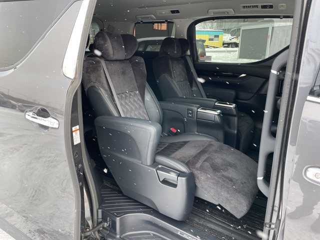 トヨタ アルファード S Cパッケージ 道央・札幌 2015(平27)年 6.9万km グレーメタリック ４WD/JBLプレミアムサウンド/純正メモリーナビ/AM/FM/BT/SD/CD/フルセグ/純正フリップダウンモニター/トヨタセーフティセンス/衝突被害軽減ブレーキ/横滑り防止装置/レーダークルーズコントロール/レーンキープアシスト/パーキングアシスト/クリアランスソナー/バックカメラ/ビルトインETC/ドライブレコーダー/アイドリングストップ/ECOMODE/両側パワースライドドア/パワーバックドア/前席/2列目パワーシート/D席メモリーシート/N席/2列目オットマン/ハーフレザーシート/革巻きウッドコンビステアリング/ステアリングリモコン/ハンドルヒーター/AC100V/電動パーキング/ブレーキホールド/自動防眩ミラー/MTモード付AT/プッシュスタート/スマートキー/LEDヘッドライト/オートライト/フォグランプ/電動格納ミラー/ウィンカーミラー/純正フロアマット/ドアバイザー/スペアキー