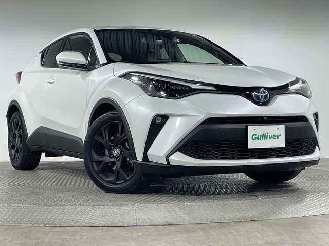 トヨタ Ｃ－ＨＲ G モード ネロセーフティプラスⅢ 神奈川県 2023(令5)年 1.1万km プラチナホワイトパールマイカ 純正8型ディスプレイオーデュオ/Tコネクトナビ/Bluetooth　USB　Miracast/パノラミックビューモニター/セーフティセンス/プリクラッシュセーフティ/レーダークルーズコントロール/レーントレーシングアシスト/オートマチックハイビーム/ロードサインアシスト/ブラインドスポットモニター/パーキングサポートブレーキ/先行車発進告知機能/ドライブスタートコントロール/社外前後ドライブレコーダー/純正ビルトインETC/ハーフレザーシート/運転席パワーシート/前席シートヒーター/革巻きステアリング/ステアリングスイッチ/プッシュスタート/スマートキー/純正18インチアルミホイール/LEDヘッドランプ/LEDフロントフォグランプ/オートライト/純正リアスポイラー/電格ウインカーミラー
