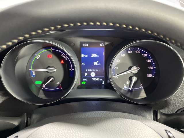 トヨタ Ｃ－ＨＲ G モード ネロセーフティプラスⅢ 神奈川県 2023(令5)年 1.1万km プラチナホワイトパールマイカ 純正8型ディスプレイオーデュオ/Tコネクトナビ/Bluetooth　USB　Miracast/パノラミックビューモニター/セーフティセンス/プリクラッシュセーフティ/レーダークルーズコントロール/レーントレーシングアシスト/オートマチックハイビーム/ロードサインアシスト/ブラインドスポットモニター/パーキングサポートブレーキ/先行車発進告知機能/ドライブスタートコントロール/社外前後ドライブレコーダー/純正ビルトインETC/ハーフレザーシート/運転席パワーシート/前席シートヒーター/革巻きステアリング/ステアリングスイッチ/プッシュスタート/スマートキー/純正18インチアルミホイール/LEDヘッドランプ/LEDフロントフォグランプ/オートライト/純正リアスポイラー/電格ウインカーミラー