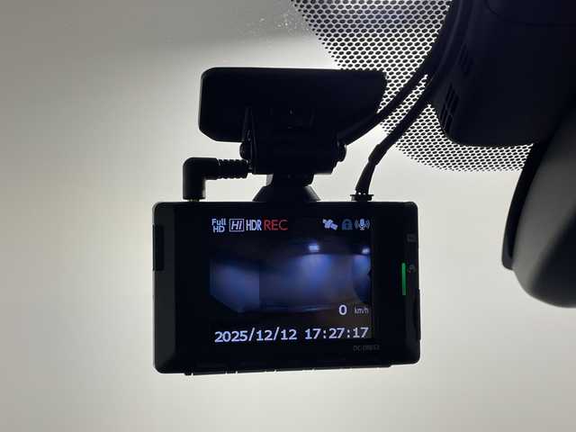 トヨタ Ｃ－ＨＲ G モード ネロセーフティプラスⅢ 神奈川県 2023(令5)年 1.1万km プラチナホワイトパールマイカ 純正8型ディスプレイオーデュオ/Tコネクトナビ/Bluetooth　USB　Miracast/パノラミックビューモニター/セーフティセンス/プリクラッシュセーフティ/レーダークルーズコントロール/レーントレーシングアシスト/オートマチックハイビーム/ロードサインアシスト/ブラインドスポットモニター/パーキングサポートブレーキ/先行車発進告知機能/ドライブスタートコントロール/社外前後ドライブレコーダー/純正ビルトインETC/ハーフレザーシート/運転席パワーシート/前席シートヒーター/革巻きステアリング/ステアリングスイッチ/プッシュスタート/スマートキー/純正18インチアルミホイール/LEDヘッドランプ/LEDフロントフォグランプ/オートライト/純正リアスポイラー/電格ウインカーミラー