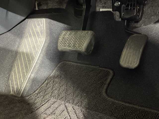 トヨタ Ｃ－ＨＲ G モード ネロセーフティプラスⅢ 神奈川県 2023(令5)年 1.1万km プラチナホワイトパールマイカ 純正8型ディスプレイオーデュオ/Tコネクトナビ/Bluetooth　USB　Miracast/パノラミックビューモニター/セーフティセンス/プリクラッシュセーフティ/レーダークルーズコントロール/レーントレーシングアシスト/オートマチックハイビーム/ロードサインアシスト/ブラインドスポットモニター/パーキングサポートブレーキ/先行車発進告知機能/ドライブスタートコントロール/社外前後ドライブレコーダー/純正ビルトインETC/ハーフレザーシート/運転席パワーシート/前席シートヒーター/革巻きステアリング/ステアリングスイッチ/プッシュスタート/スマートキー/純正18インチアルミホイール/LEDヘッドランプ/LEDフロントフォグランプ/オートライト/純正リアスポイラー/電格ウインカーミラー