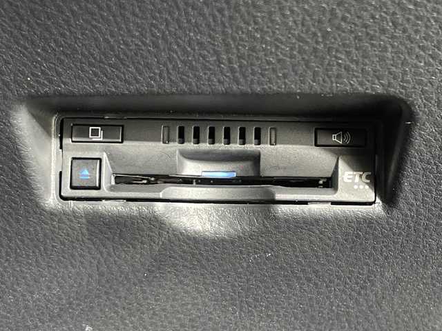 トヨタ Ｃ－ＨＲ G モード ネロセーフティプラスⅢ 神奈川県 2023(令5)年 1.1万km プラチナホワイトパールマイカ 純正8型ディスプレイオーデュオ/Tコネクトナビ/Bluetooth　USB　Miracast/パノラミックビューモニター/セーフティセンス/プリクラッシュセーフティ/レーダークルーズコントロール/レーントレーシングアシスト/オートマチックハイビーム/ロードサインアシスト/ブラインドスポットモニター/パーキングサポートブレーキ/先行車発進告知機能/ドライブスタートコントロール/社外前後ドライブレコーダー/純正ビルトインETC/ハーフレザーシート/運転席パワーシート/前席シートヒーター/革巻きステアリング/ステアリングスイッチ/プッシュスタート/スマートキー/純正18インチアルミホイール/LEDヘッドランプ/LEDフロントフォグランプ/オートライト/純正リアスポイラー/電格ウインカーミラー