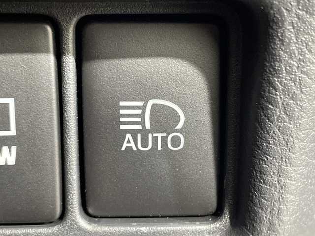 トヨタ Ｃ－ＨＲ G モード ネロセーフティプラスⅢ 神奈川県 2023(令5)年 1.1万km プラチナホワイトパールマイカ 純正8型ディスプレイオーデュオ/Tコネクトナビ/Bluetooth　USB　Miracast/パノラミックビューモニター/セーフティセンス/プリクラッシュセーフティ/レーダークルーズコントロール/レーントレーシングアシスト/オートマチックハイビーム/ロードサインアシスト/ブラインドスポットモニター/パーキングサポートブレーキ/先行車発進告知機能/ドライブスタートコントロール/社外前後ドライブレコーダー/純正ビルトインETC/ハーフレザーシート/運転席パワーシート/前席シートヒーター/革巻きステアリング/ステアリングスイッチ/プッシュスタート/スマートキー/純正18インチアルミホイール/LEDヘッドランプ/LEDフロントフォグランプ/オートライト/純正リアスポイラー/電格ウインカーミラー