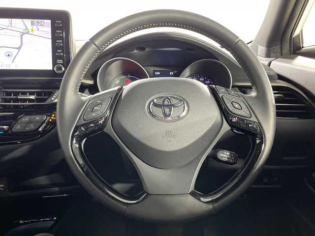 トヨタ Ｃ－ＨＲ G モード ネロセーフティプラスⅢ 神奈川県 2023(令5)年 1.1万km プラチナホワイトパールマイカ 純正8型ディスプレイオーデュオ/Tコネクトナビ/Bluetooth　USB　Miracast/パノラミックビューモニター/セーフティセンス/プリクラッシュセーフティ/レーダークルーズコントロール/レーントレーシングアシスト/オートマチックハイビーム/ロードサインアシスト/ブラインドスポットモニター/パーキングサポートブレーキ/先行車発進告知機能/ドライブスタートコントロール/社外前後ドライブレコーダー/純正ビルトインETC/ハーフレザーシート/運転席パワーシート/前席シートヒーター/革巻きステアリング/ステアリングスイッチ/プッシュスタート/スマートキー/純正18インチアルミホイール/LEDヘッドランプ/LEDフロントフォグランプ/オートライト/純正リアスポイラー/電格ウインカーミラー