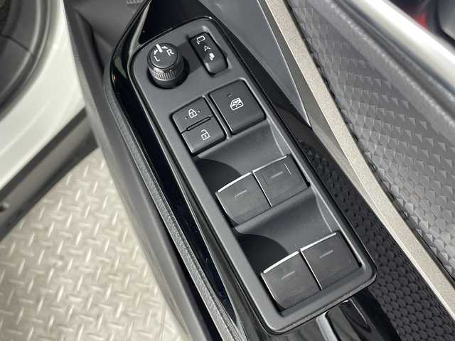 トヨタ Ｃ－ＨＲ G モード ネロセーフティプラスⅢ 神奈川県 2023(令5)年 1.1万km プラチナホワイトパールマイカ 純正8型ディスプレイオーデュオ/Tコネクトナビ/Bluetooth　USB　Miracast/パノラミックビューモニター/セーフティセンス/プリクラッシュセーフティ/レーダークルーズコントロール/レーントレーシングアシスト/オートマチックハイビーム/ロードサインアシスト/ブラインドスポットモニター/パーキングサポートブレーキ/先行車発進告知機能/ドライブスタートコントロール/社外前後ドライブレコーダー/純正ビルトインETC/ハーフレザーシート/運転席パワーシート/前席シートヒーター/革巻きステアリング/ステアリングスイッチ/プッシュスタート/スマートキー/純正18インチアルミホイール/LEDヘッドランプ/LEDフロントフォグランプ/オートライト/純正リアスポイラー/電格ウインカーミラー