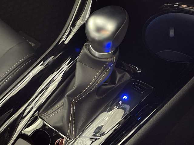 トヨタ Ｃ－ＨＲ G モード ネロセーフティプラスⅢ 神奈川県 2023(令5)年 1.1万km プラチナホワイトパールマイカ 純正8型ディスプレイオーデュオ/Tコネクトナビ/Bluetooth　USB　Miracast/パノラミックビューモニター/セーフティセンス/プリクラッシュセーフティ/レーダークルーズコントロール/レーントレーシングアシスト/オートマチックハイビーム/ロードサインアシスト/ブラインドスポットモニター/パーキングサポートブレーキ/先行車発進告知機能/ドライブスタートコントロール/社外前後ドライブレコーダー/純正ビルトインETC/ハーフレザーシート/運転席パワーシート/前席シートヒーター/革巻きステアリング/ステアリングスイッチ/プッシュスタート/スマートキー/純正18インチアルミホイール/LEDヘッドランプ/LEDフロントフォグランプ/オートライト/純正リアスポイラー/電格ウインカーミラー