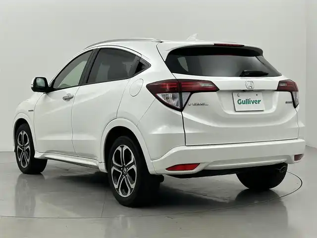 ホンダ ヴェゼル ハイブリッド Z 熊本県 2016(平28)年 5万km ホワイトオーキッドパール 禁煙車　/純正ナビVXM-164VFi（ＣＤ・ＤＶＤ・フルセグ・ＢＴ・ＳＤ・ＵＳＢ）/バックカメラ　/ビルトインＥＴＣ　/前席シートヒーター　/クルーズコントロール　/衝突軽減ブレーキ　/アイドリングストップ　/横滑り防止/パドルシフト/ブレーキホールド/電動パーキング/純正フロアマット/純正17インチAW/オートライト/LEDヘッドライト/フォグライト/スマートキー/プッシュスタート