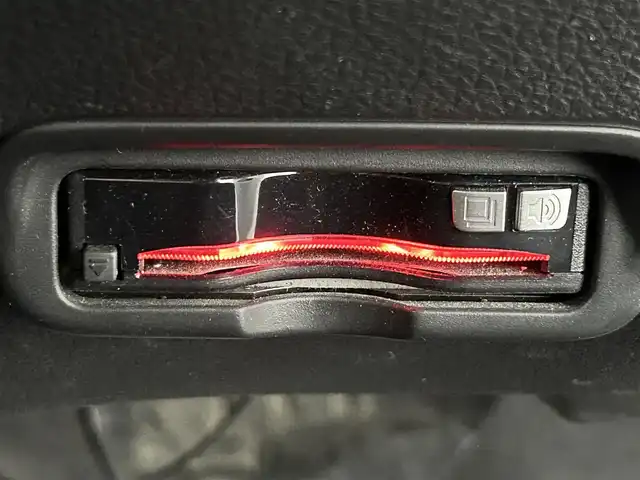 ホンダ ヴェゼル ハイブリッド Z 熊本県 2016(平28)年 5万km ホワイトオーキッドパール 禁煙車　/純正ナビVXM-164VFi（ＣＤ・ＤＶＤ・フルセグ・ＢＴ・ＳＤ・ＵＳＢ）/バックカメラ　/ビルトインＥＴＣ　/前席シートヒーター　/クルーズコントロール　/衝突軽減ブレーキ　/アイドリングストップ　/横滑り防止/パドルシフト/ブレーキホールド/電動パーキング/純正フロアマット/純正17インチAW/オートライト/LEDヘッドライト/フォグライト/スマートキー/プッシュスタート