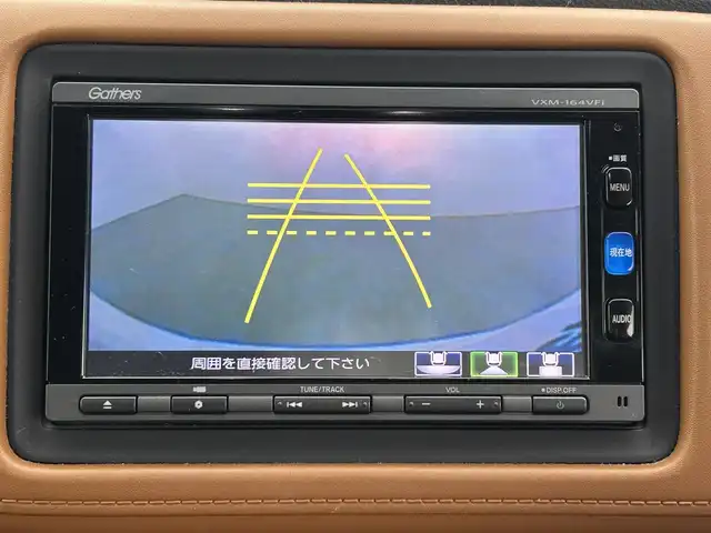 ホンダ ヴェゼル ハイブリッド Z 熊本県 2016(平28)年 5万km ホワイトオーキッドパール 禁煙車　/純正ナビVXM-164VFi（ＣＤ・ＤＶＤ・フルセグ・ＢＴ・ＳＤ・ＵＳＢ）/バックカメラ　/ビルトインＥＴＣ　/前席シートヒーター　/クルーズコントロール　/衝突軽減ブレーキ　/アイドリングストップ　/横滑り防止/パドルシフト/ブレーキホールド/電動パーキング/純正フロアマット/純正17インチAW/オートライト/LEDヘッドライト/フォグライト/スマートキー/プッシュスタート