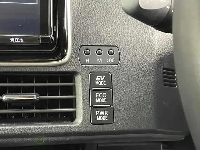 トヨタ ヴォクシー ハイブリッド ZS 煌Ⅱ 千葉県 2017(平29)年 6.4万km ブラッキッシュアゲハガラスフレーク 禁煙車/純正9インチナビ/・NSZT-Y66T/・CD/DVD/BT/フルセグ/純正12.1インチフリップダウンモニター/プリクラッシュセーフティ/車線逸脱警報/先行車発進告知/両側パワースライドドア/バックカメラ/LEDヘッドライト/オートライト/オートハイビーム/ロールサンシェイド/スマートキー/スペアキー/純正ビルトインETC