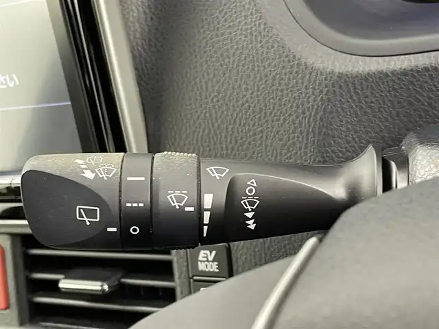 トヨタ ヴォクシー ハイブリッド ZS 煌Ⅱ 千葉県 2017(平29)年 6.4万km ブラッキッシュアゲハガラスフレーク 禁煙車/純正9インチナビ/・NSZT-Y66T/・CD/DVD/BT/フルセグ/純正12.1インチフリップダウンモニター/プリクラッシュセーフティ/車線逸脱警報/先行車発進告知/両側パワースライドドア/バックカメラ/LEDヘッドライト/オートライト/オートハイビーム/ロールサンシェイド/スマートキー/スペアキー/純正ビルトインETC