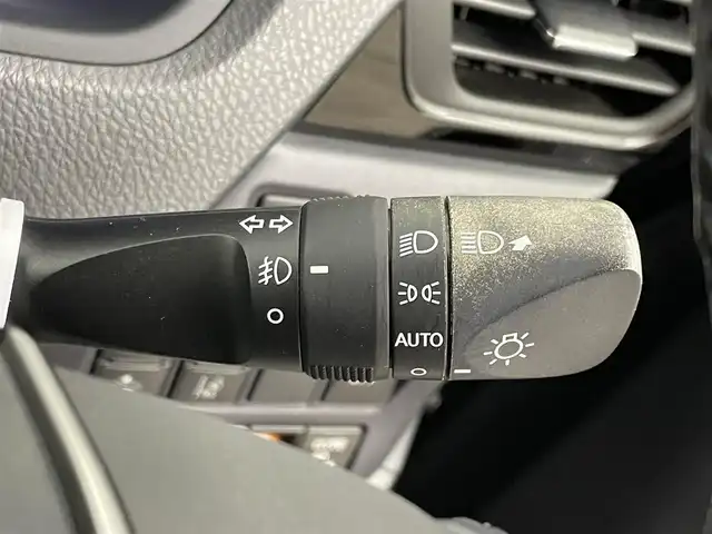 トヨタ ヴォクシー ハイブリッド ZS 煌Ⅱ 千葉県 2017(平29)年 6.4万km ブラッキッシュアゲハガラスフレーク 禁煙車/純正9インチナビ/・NSZT-Y66T/・CD/DVD/BT/フルセグ/純正12.1インチフリップダウンモニター/プリクラッシュセーフティ/車線逸脱警報/先行車発進告知/両側パワースライドドア/バックカメラ/LEDヘッドライト/オートライト/オートハイビーム/ロールサンシェイド/スマートキー/スペアキー/純正ビルトインETC