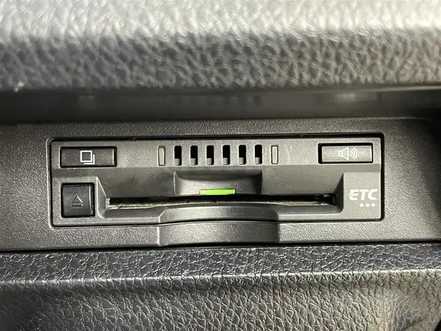 トヨタ ヴォクシー ハイブリッド ZS 煌Ⅱ 千葉県 2017(平29)年 6.4万km ブラッキッシュアゲハガラスフレーク 禁煙車/純正9インチナビ/・NSZT-Y66T/・CD/DVD/BT/フルセグ/純正12.1インチフリップダウンモニター/プリクラッシュセーフティ/車線逸脱警報/先行車発進告知/両側パワースライドドア/バックカメラ/LEDヘッドライト/オートライト/オートハイビーム/ロールサンシェイド/スマートキー/スペアキー/純正ビルトインETC