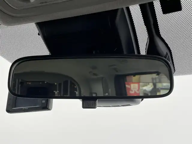 トヨタ ヴォクシー ハイブリッド ZS 煌Ⅱ 千葉県 2017(平29)年 6.4万km ブラッキッシュアゲハガラスフレーク 禁煙車/純正9インチナビ/・NSZT-Y66T/・CD/DVD/BT/フルセグ/純正12.1インチフリップダウンモニター/プリクラッシュセーフティ/車線逸脱警報/先行車発進告知/両側パワースライドドア/バックカメラ/LEDヘッドライト/オートライト/オートハイビーム/ロールサンシェイド/スマートキー/スペアキー/純正ビルトインETC