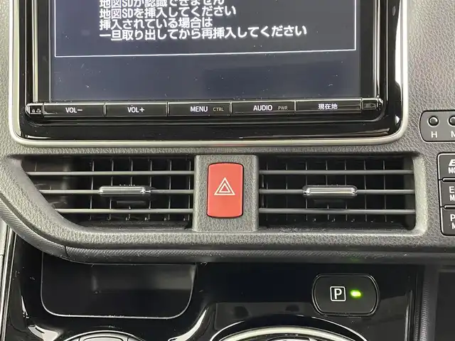 トヨタ ヴォクシー ハイブリッド ZS 煌Ⅱ 千葉県 2017(平29)年 6.4万km ブラッキッシュアゲハガラスフレーク 禁煙車/純正9インチナビ/・NSZT-Y66T/・CD/DVD/BT/フルセグ/純正12.1インチフリップダウンモニター/プリクラッシュセーフティ/車線逸脱警報/先行車発進告知/両側パワースライドドア/バックカメラ/LEDヘッドライト/オートライト/オートハイビーム/ロールサンシェイド/スマートキー/スペアキー/純正ビルトインETC