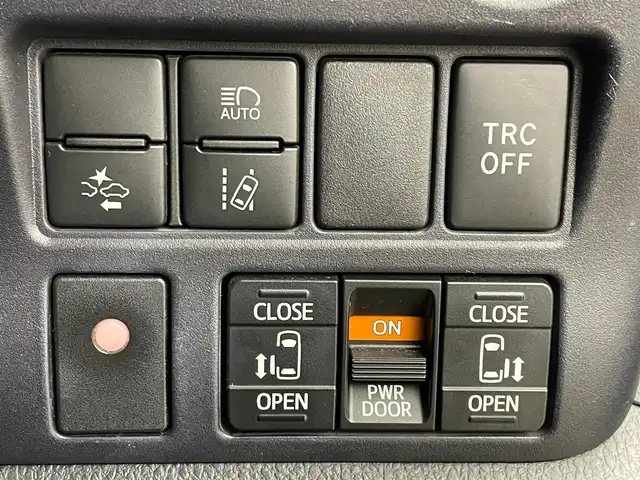 トヨタ ヴォクシー ハイブリッド ZS 煌Ⅱ 千葉県 2017(平29)年 6.4万km ブラッキッシュアゲハガラスフレーク 禁煙車/純正9インチナビ/・NSZT-Y66T/・CD/DVD/BT/フルセグ/純正12.1インチフリップダウンモニター/プリクラッシュセーフティ/車線逸脱警報/先行車発進告知/両側パワースライドドア/バックカメラ/LEDヘッドライト/オートライト/オートハイビーム/ロールサンシェイド/スマートキー/スペアキー/純正ビルトインETC