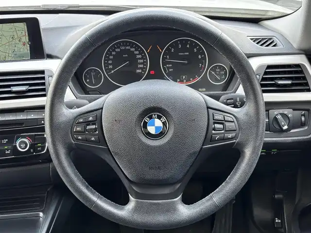 ＢＭＷ ３２０ｉ 山梨県 2016(平28)年 7.4万km サファイアブラックP
