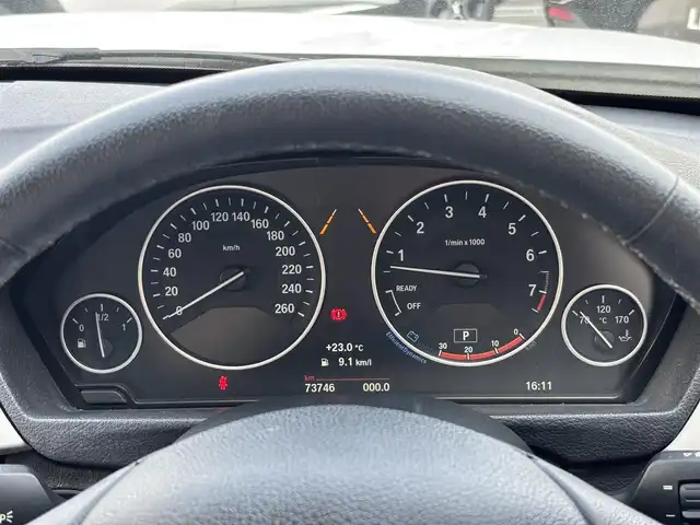 ＢＭＷ ３２０ｉ 山梨県 2016(平28)年 7.4万km サファイアブラックP