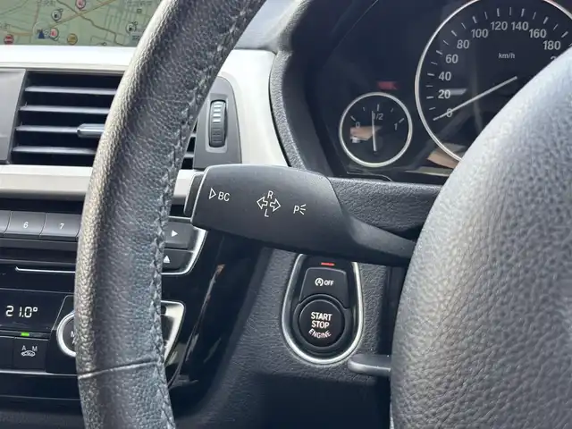 ＢＭＷ ３２０ｉ 山梨県 2016(平28)年 7.4万km サファイアブラックP