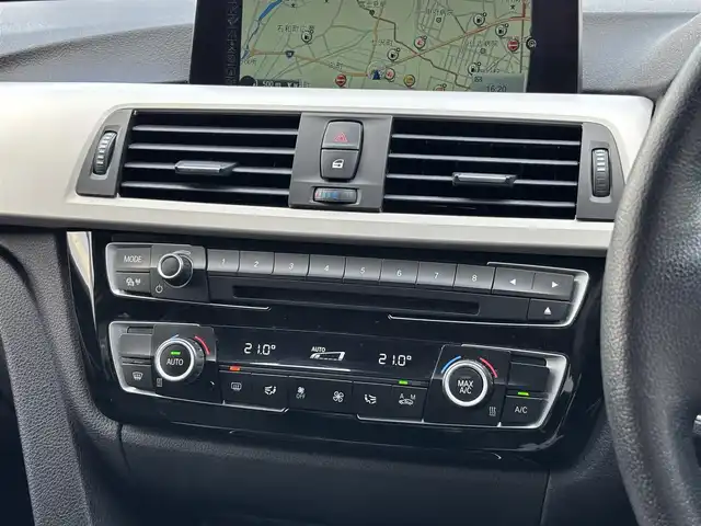 ＢＭＷ ３２０ｉ 山梨県 2016(平28)年 7.4万km サファイアブラックP