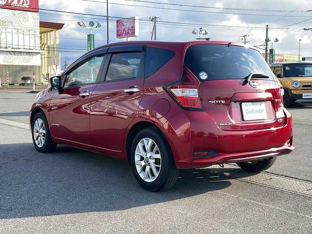 日産 ノート e－パワー メダリスト 新潟県 2019(平31)年 3.4万km ガーネットレッド ワンオーナー/純正ナビ（MM318D-W）/[CD、DVD、BT、TV、FM、AM]/アラウンドビューモニター/デジタルインナーミラー/クルーズコントロール/衝突軽減システム/ドラレコ/コーナーセンサー/ETC/プッシュスタート/レーンアシスト/横滑り防止装置/純正15インチAW/純正フロアマット