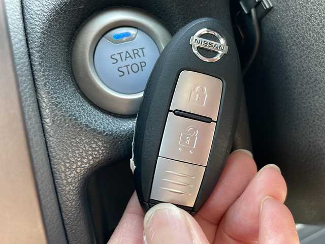 日産 ノート e－パワー メダリスト 新潟県 2019(平31)年 3.4万km ガーネットレッド ワンオーナー/純正ナビ（MM318D-W）/[CD、DVD、BT、TV、FM、AM]/アラウンドビューモニター/デジタルインナーミラー/クルーズコントロール/衝突軽減システム/ドラレコ/コーナーセンサー/ETC/プッシュスタート/レーンアシスト/横滑り防止装置/純正15インチAW/純正フロアマット